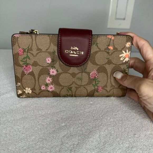 Coach Tech Wallet In Signature Canvas With Wildflower Print, Ex Used Cond - Picture 2 of 6